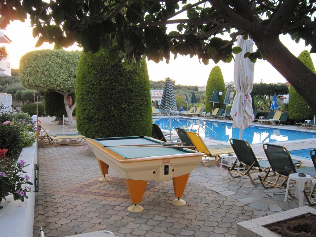 Nikolas Villas Appartments Hersonissos  Eksteriør billede