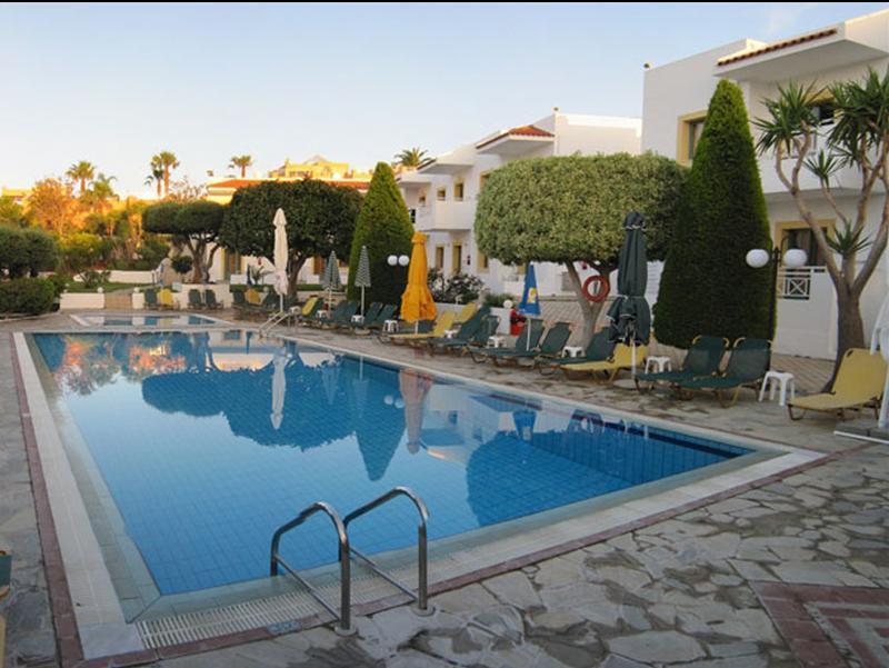 Nikolas Villas Appartments Hersonissos  Eksteriør billede