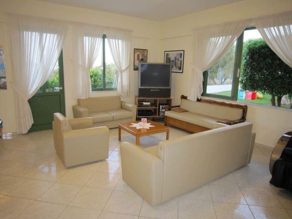 Nikolas Villas Appartments Hersonissos  Eksteriør billede